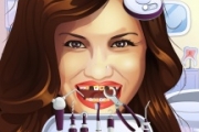 黛咪洛瓦托牙齒問題