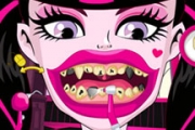 Draculaura mauvaises dents